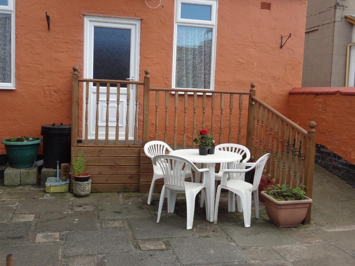 Lindisfarne Holiday Apartments - Families & Couples Only Blackpool Exterior photo