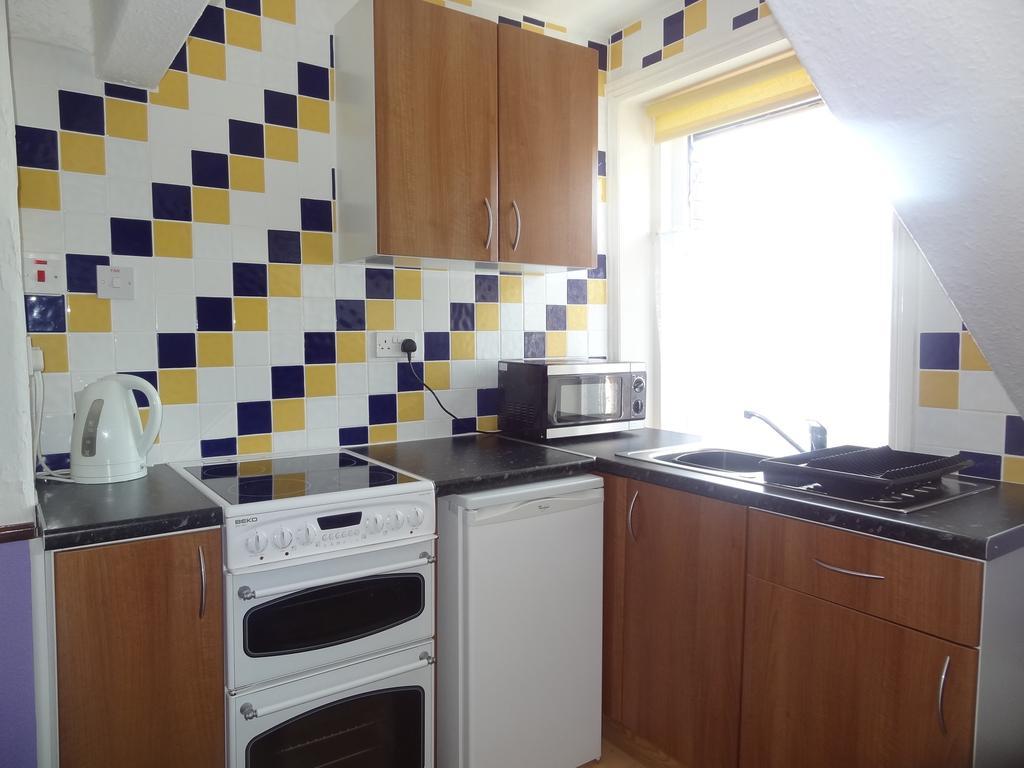 Lindisfarne Holiday Apartments - Families & Couples Only Blackpool Room photo