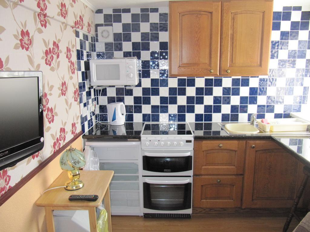 Lindisfarne Holiday Apartments - Families & Couples Only Blackpool Room photo