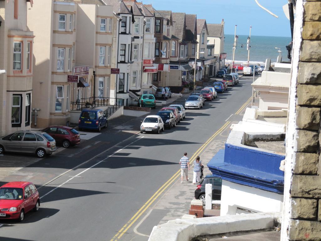 Lindisfarne Holiday Apartments - Families & Couples Only Blackpool Room photo