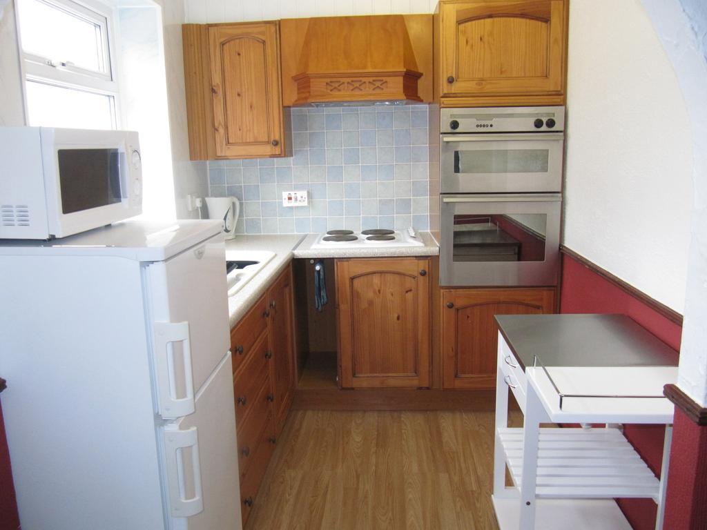 Lindisfarne Holiday Apartments - Families & Couples Only Blackpool Room photo