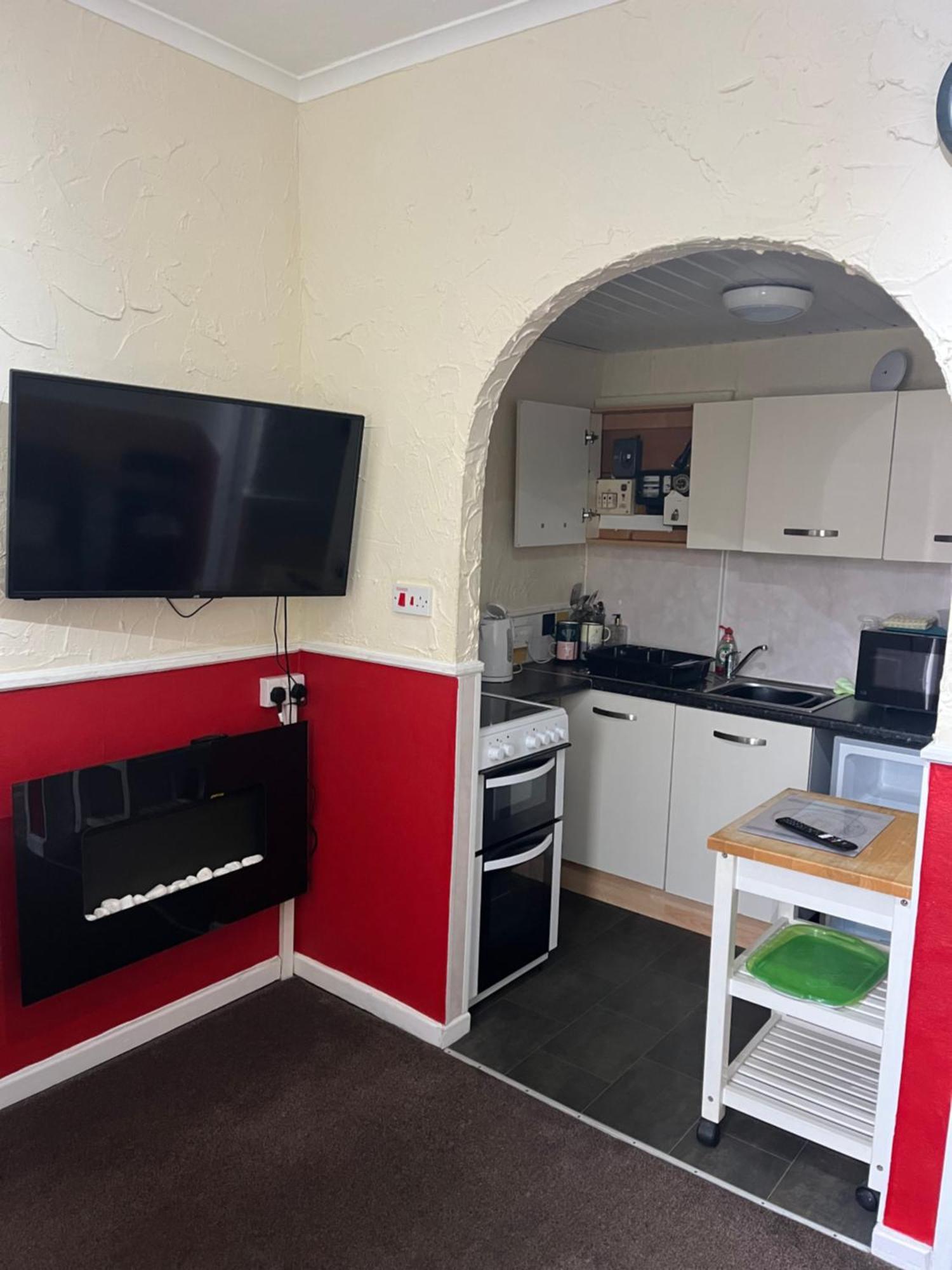 Lindisfarne Holiday Apartments - Families & Couples Only Blackpool Exterior photo