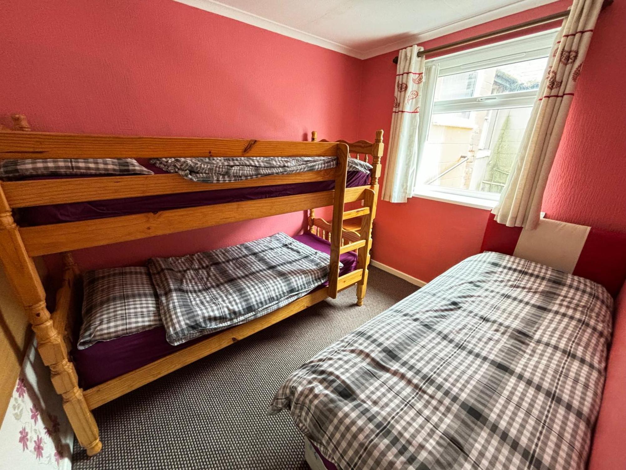 Lindisfarne Holiday Apartments - Families & Couples Only Blackpool Exterior photo