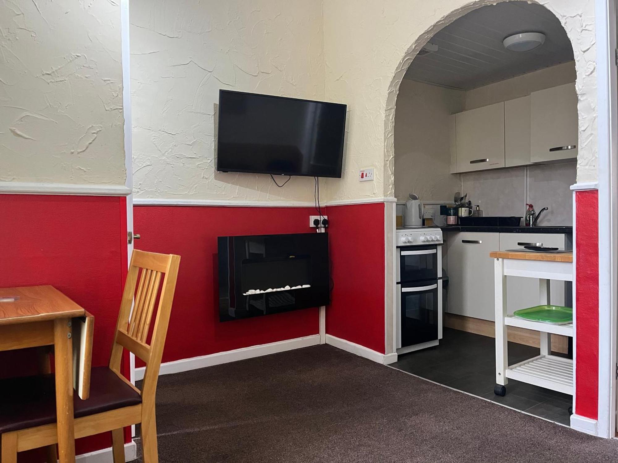 Lindisfarne Holiday Apartments - Families & Couples Only Blackpool Exterior photo