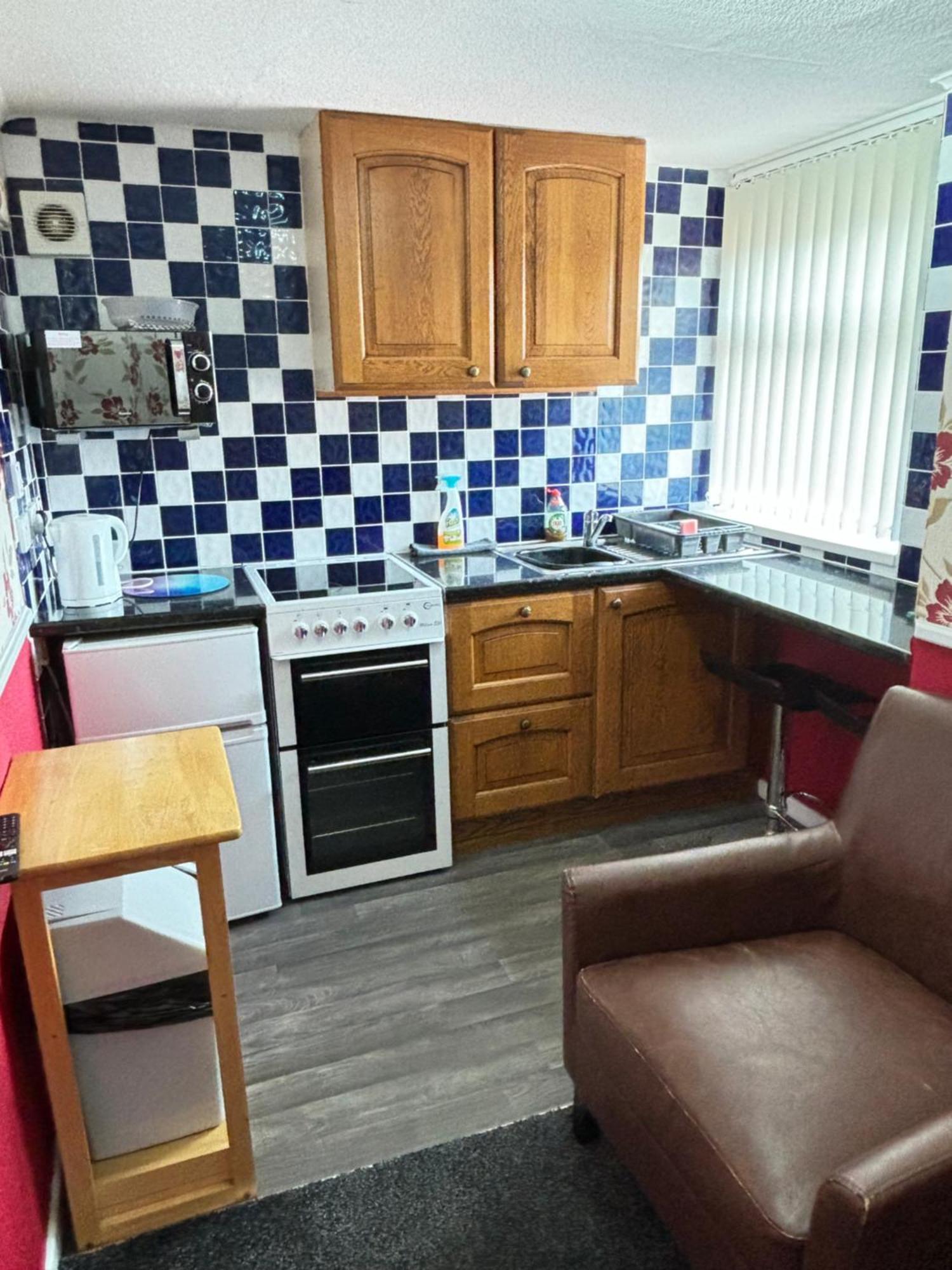 Lindisfarne Holiday Apartments - Families & Couples Only Blackpool Exterior photo