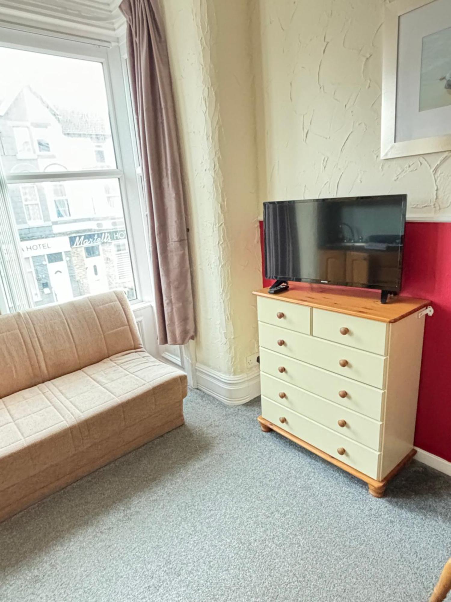 Lindisfarne Holiday Apartments - Families & Couples Only Blackpool Exterior photo