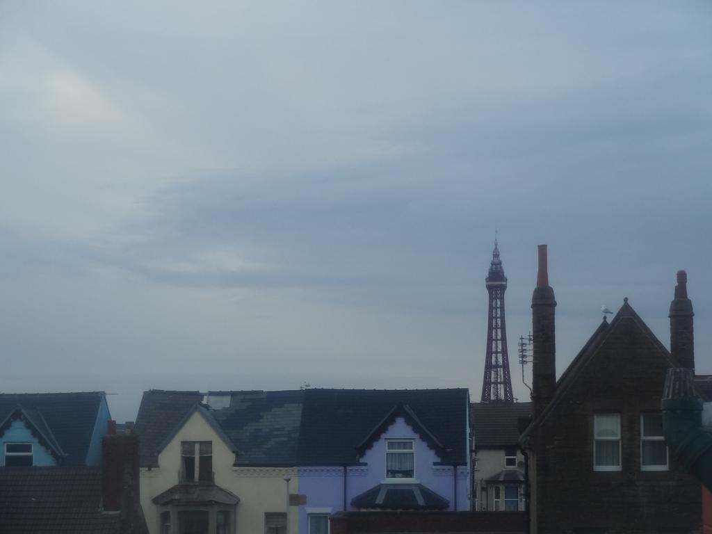 Lindisfarne Holiday Apartments - Families & Couples Only Blackpool Exterior photo