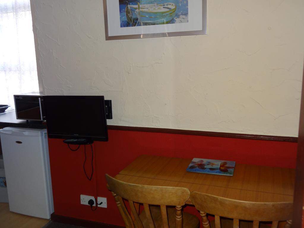 Lindisfarne Holiday Apartments - Families & Couples Only Blackpool Exterior photo