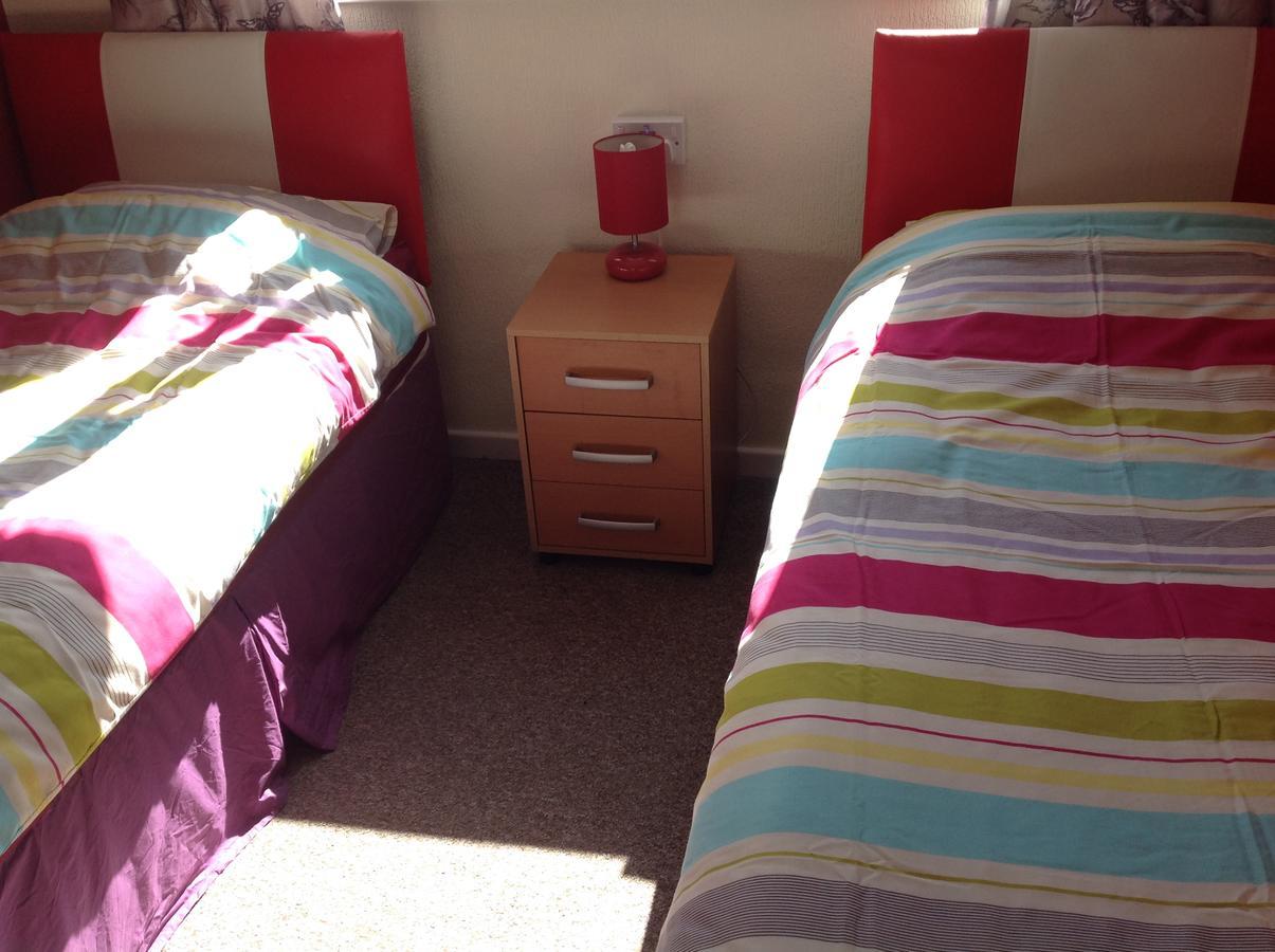 Lindisfarne Holiday Apartments - Families & Couples Only Blackpool Exterior photo