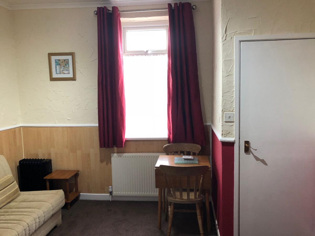 Lindisfarne Holiday Apartments - Families & Couples Only Blackpool Exterior photo