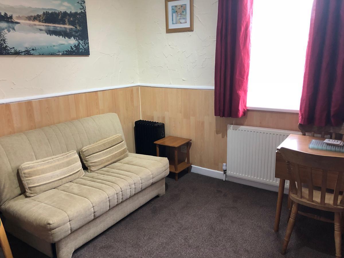 Lindisfarne Holiday Apartments - Families & Couples Only Blackpool Exterior photo