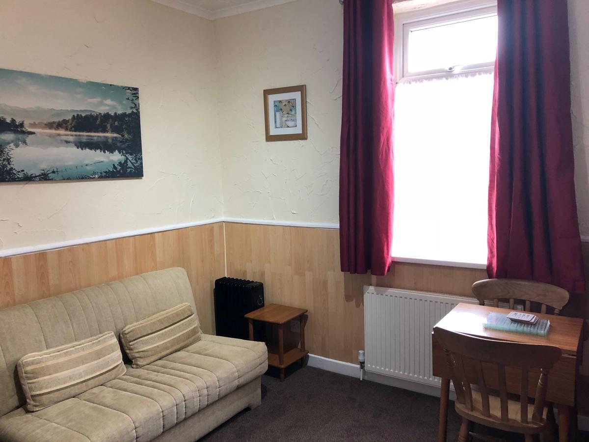 Lindisfarne Holiday Apartments - Families & Couples Only Blackpool Exterior photo